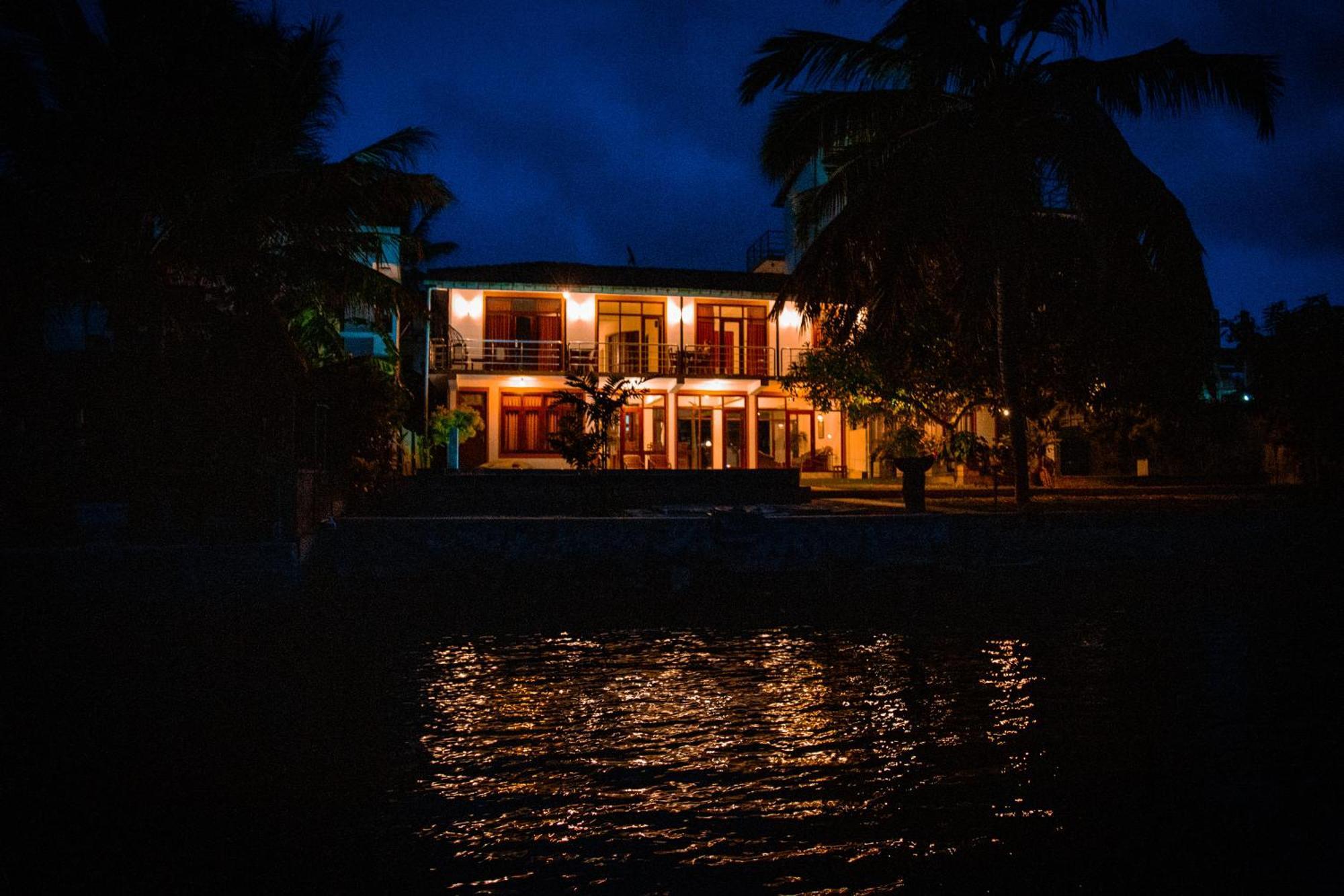 Riverside Inn Fuji Bentota Bagian luar foto