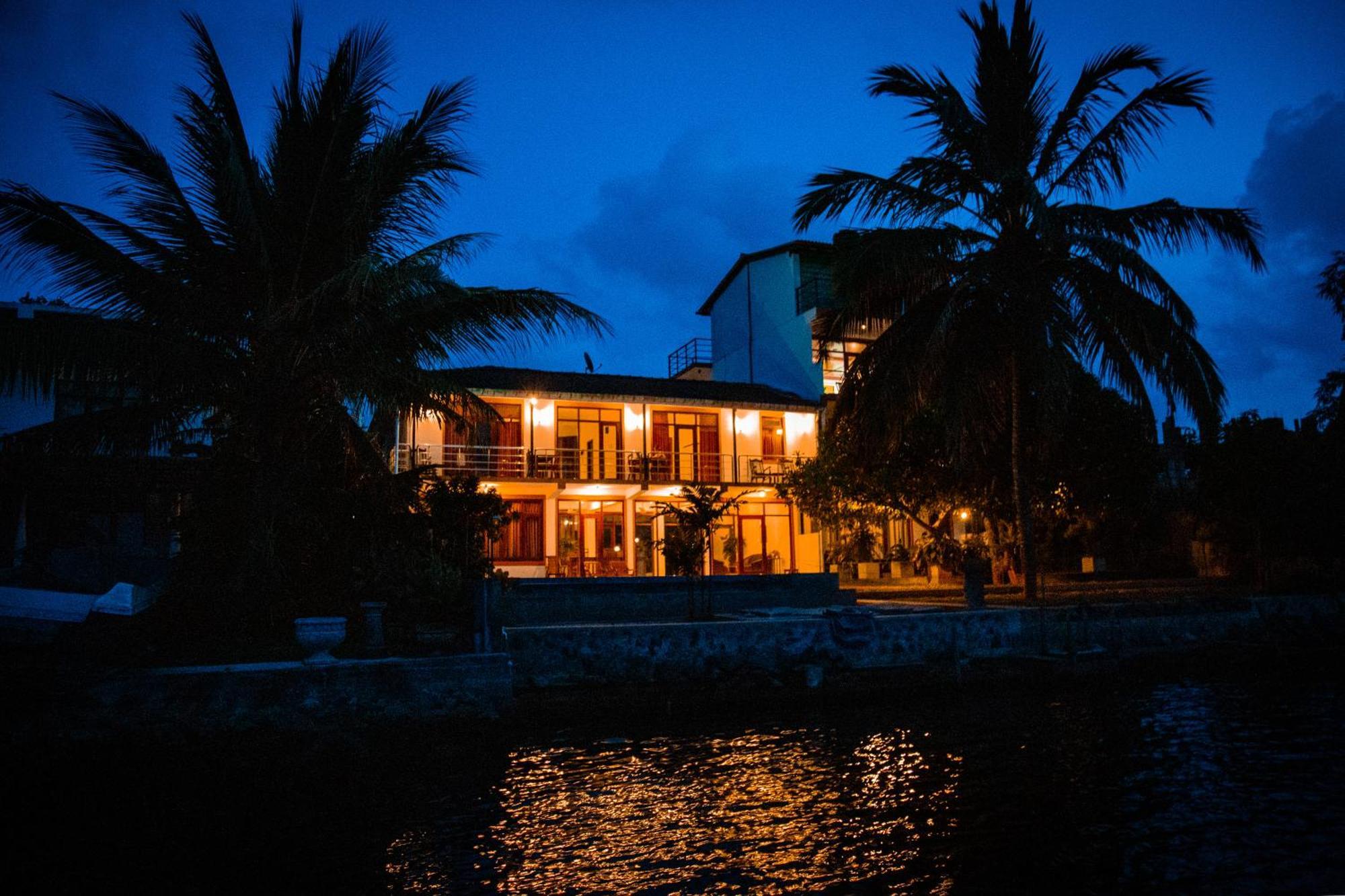 Riverside Inn Fuji Bentota Bagian luar foto