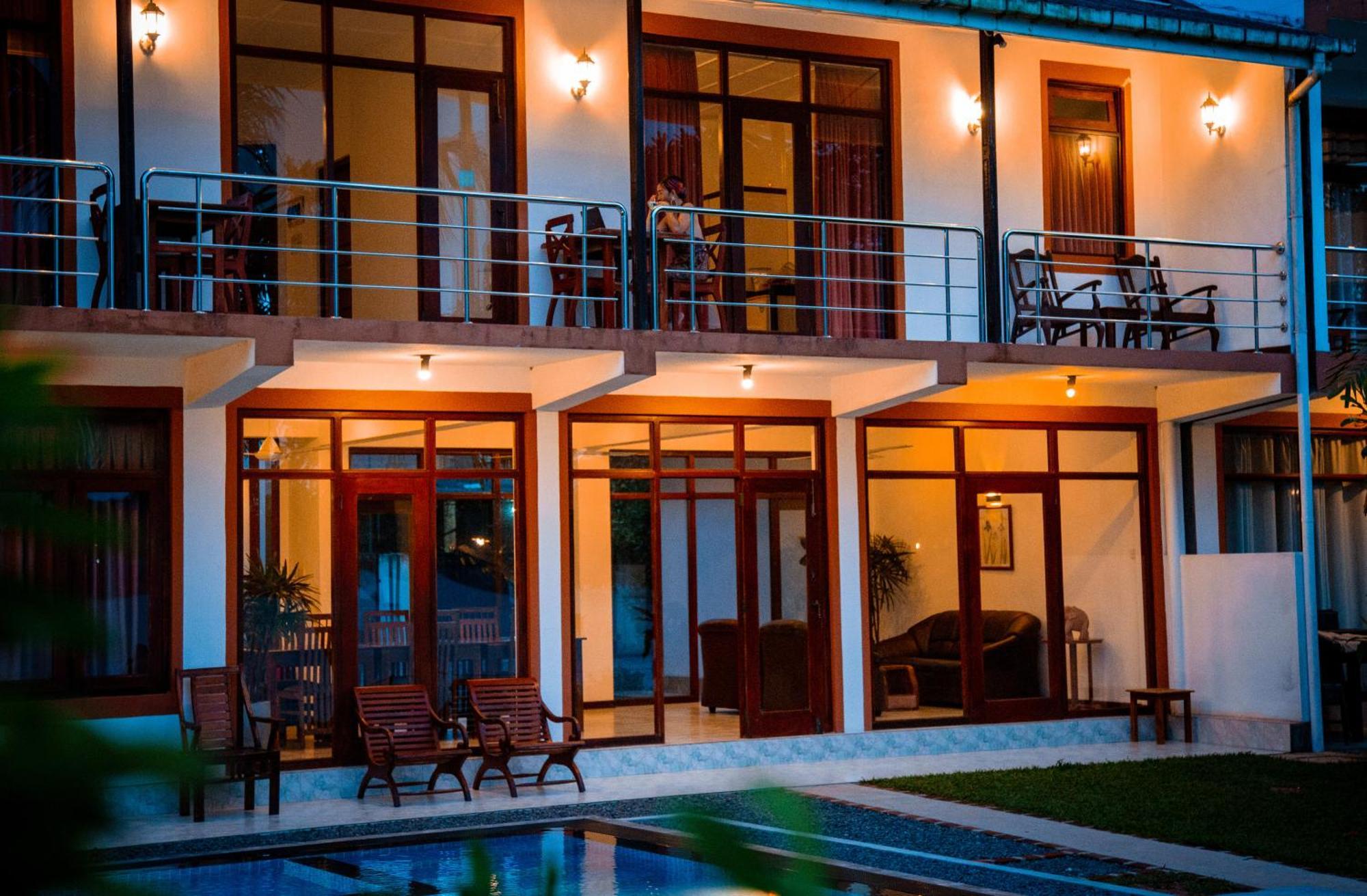 Riverside Inn Fuji Bentota Bagian luar foto