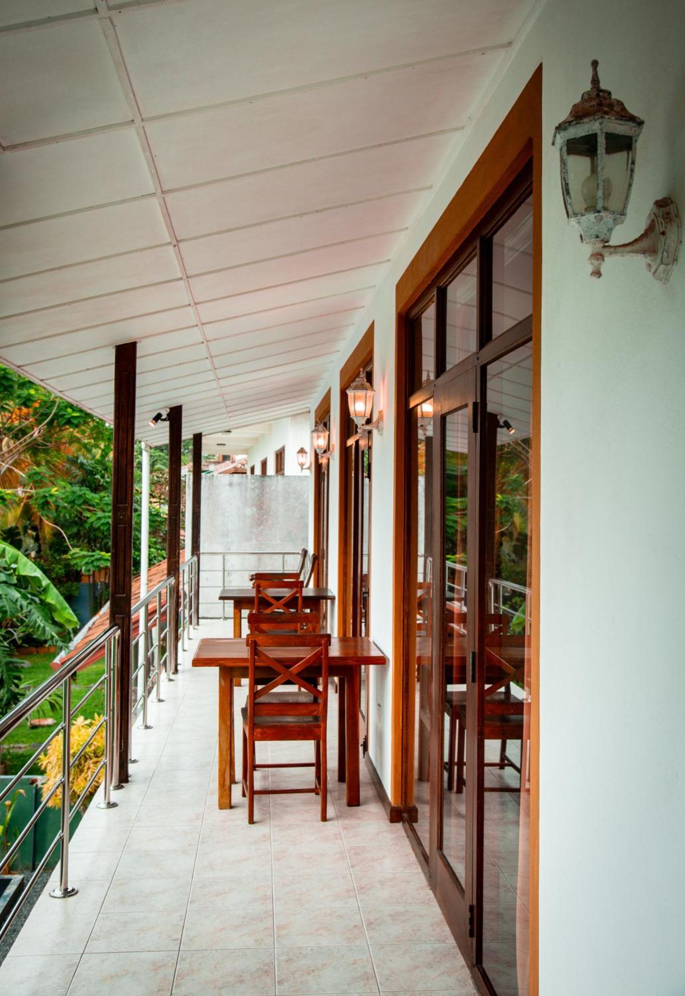 Riverside Inn Fuji Bentota Bagian luar foto