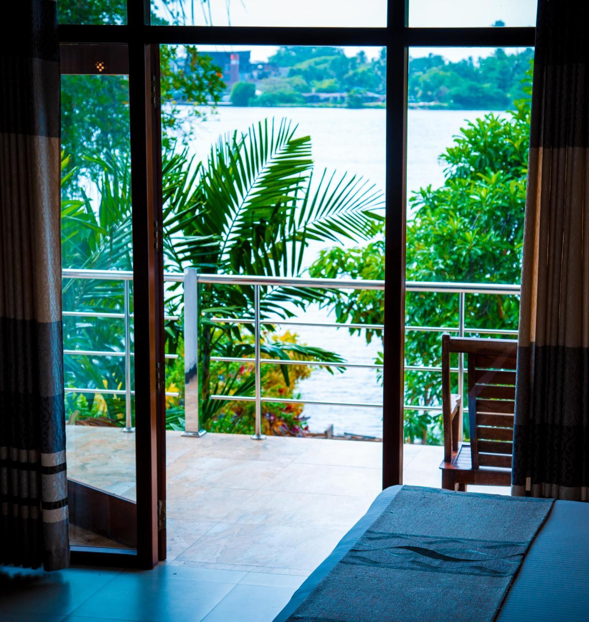 Riverside Inn Fuji Bentota Bagian luar foto