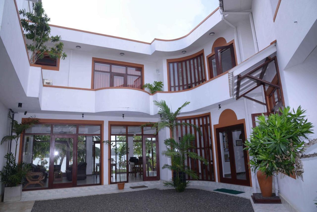 Riverside Inn Fuji Bentota Bagian luar foto